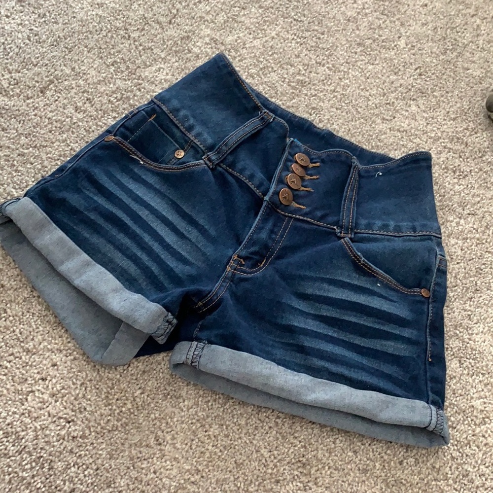 High waisted booty push shorts.